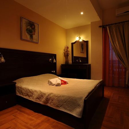 Pantheon Hotel & Suites Nerotrivia Ruang foto